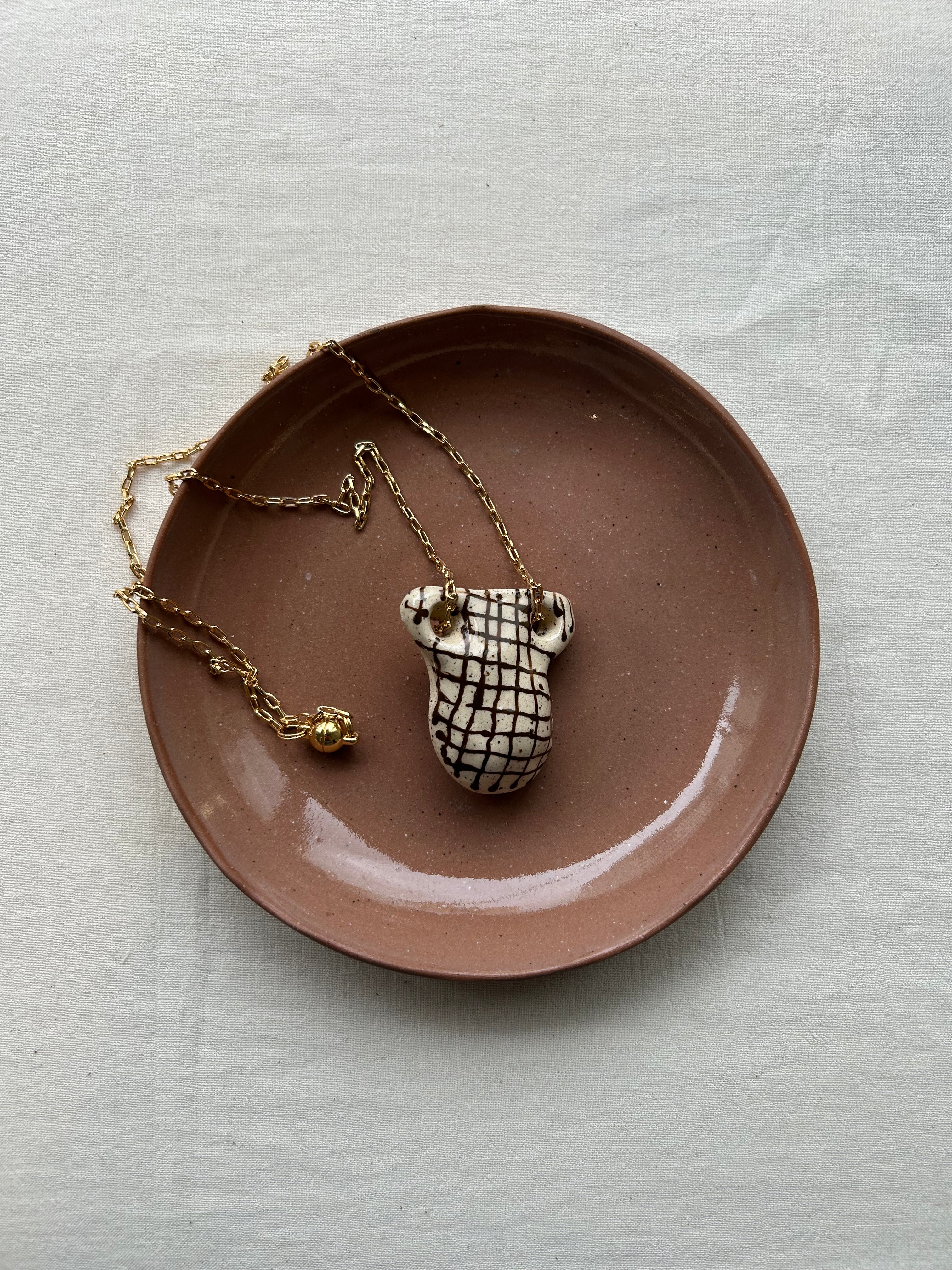 Colar/Broche Ânfora Quadriculado
