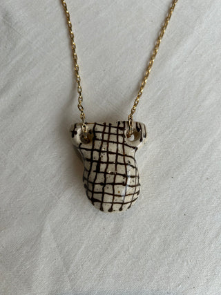 Colar/Broche Ânfora Quadriculado