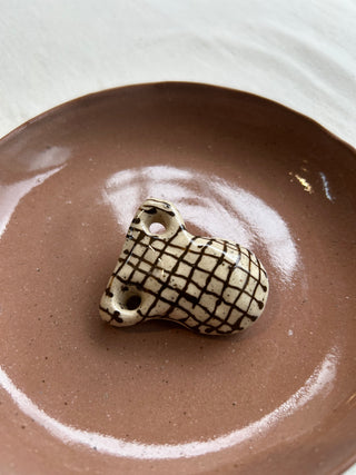Colar/Broche Ânfora Quadriculado